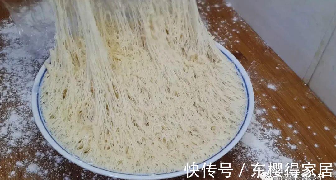 吃光|自制千层烤花卷做法,两手一捏,吃着比大鱼大肉还香,上桌全吃光