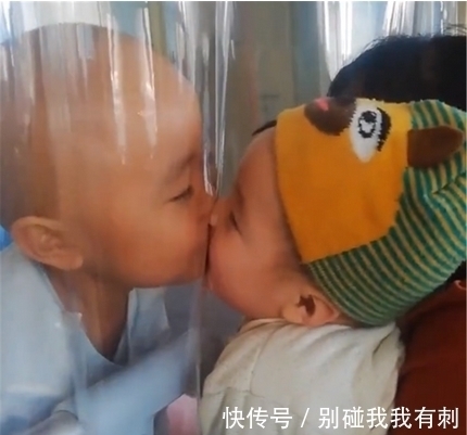 弟弟|老大生病住院,妈妈带老二来医院看望,两个孩子见面的场景惹人泪