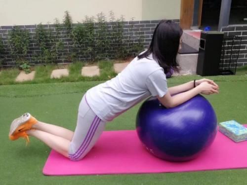 运动|生过孩子肚子上好多赘肉，不好意思照镜子，产后如何快速瘦身？