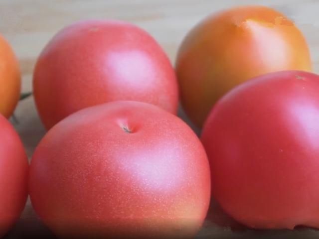 买西红柿就要选“母”的,牢记这4点,沙甜多汁,不花冤枉钱