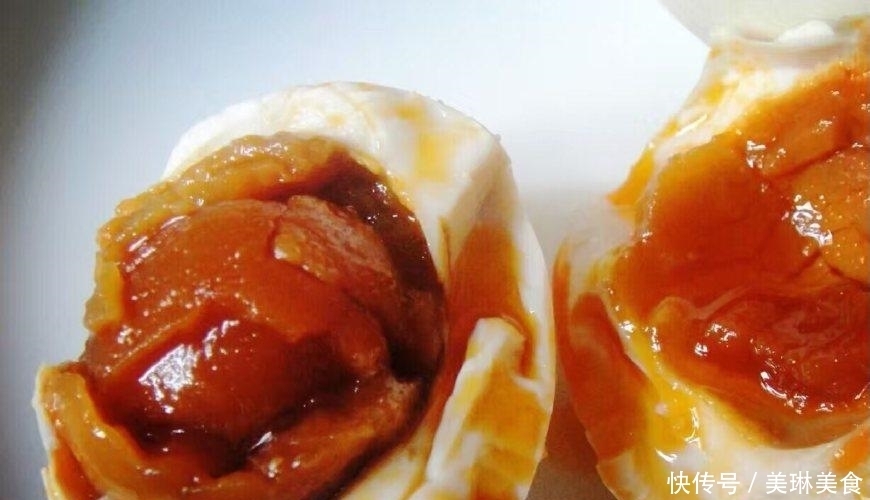 夏天|夏天就要自制咸鸭蛋,沙酥流油,营养丰富,空口吃才过瘾!