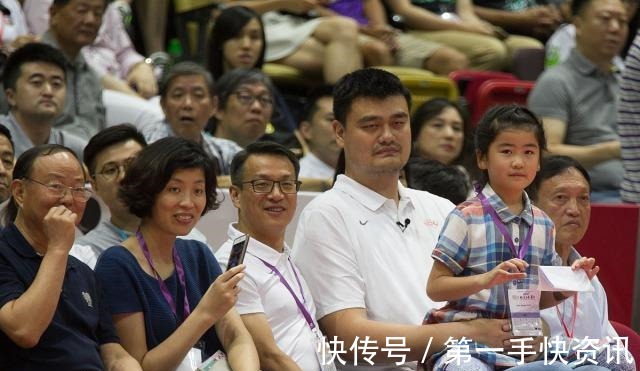 姚明|姚明女儿身高怡人,出落得婷婷玉立,大长腿吸睛!