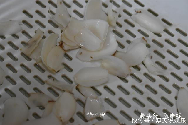  清甜|天热多吃蔬菜补充维生素，四种蔬菜一起炒，脆嫩清甜爽口