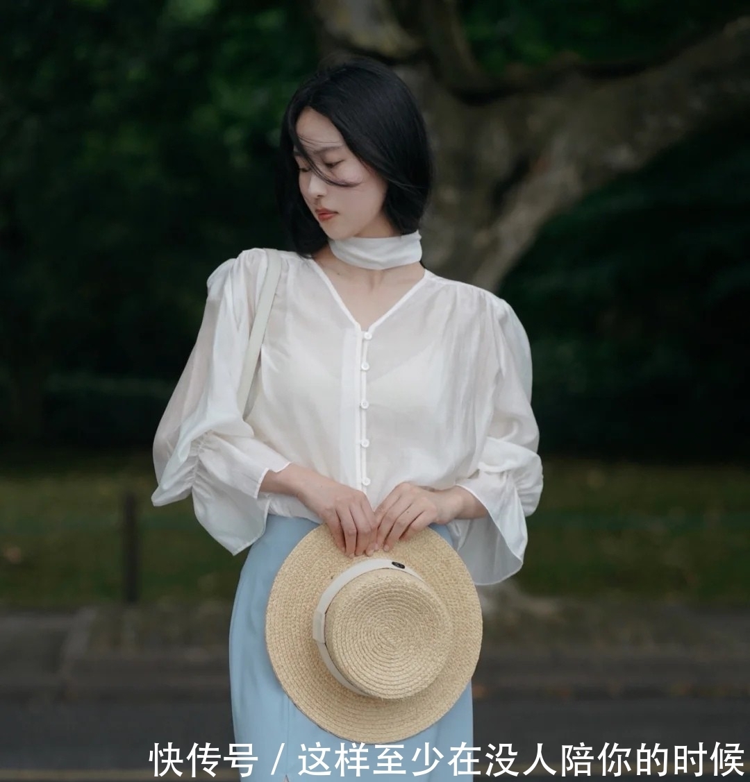 裙装|衬衫和半裙才是“绝配”,搭配简单又亮眼,性价比超高就这样穿