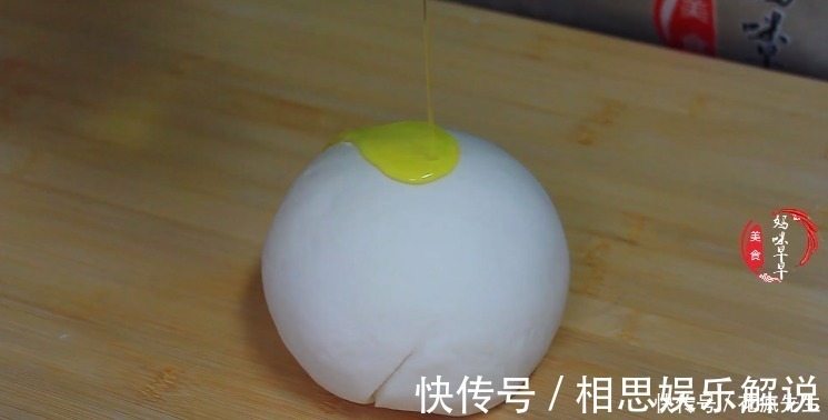酥脆|烙油饼该用冷水还是开水?面点师教你正确做法,金黄酥脆,太香了