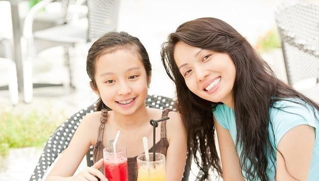 女孩子|女孩第一次来月经,若没早于这个年龄,偷着乐吧,不妨为女儿看看