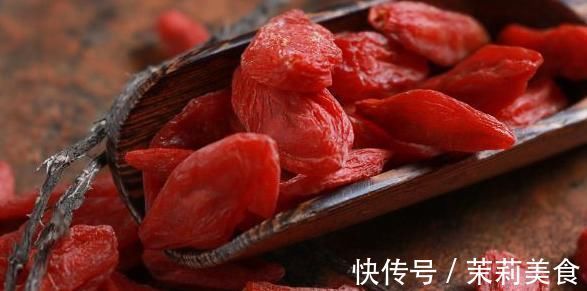 枸杞|枸杞配“一宝”，半个月下来，色斑淡了，睡眠好了，皮肤白皙红润