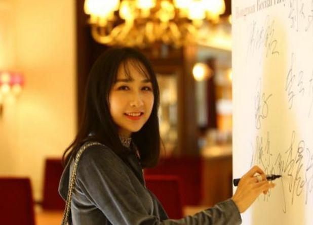 雷佳音称自己老婆比迪丽热巴漂亮,看到照片,粉丝:这身材厉害了