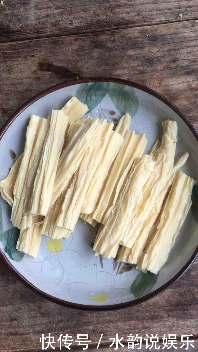 放入|泡腐竹,可别放入水里就泡,饭店都是这么泡,既简单又快速还筋道