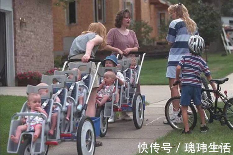 麦考伊|一胎生“一窝”是种什么体验?七胞胎一天用52片尿布,喝42瓶奶粉