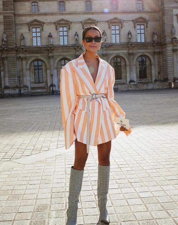 小麦肤色的时尚博主Julie Sarinana 简约时髦的穿搭收编粉丝