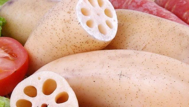 上市|莲藕大量上市,趁着价格便宜,弄点肉馅炸藕夹,香酥可口,真好吃