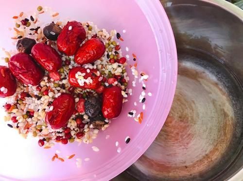 腊八粥做法超简单，软糯香甜，一碗下肚，帮你驱散严寒