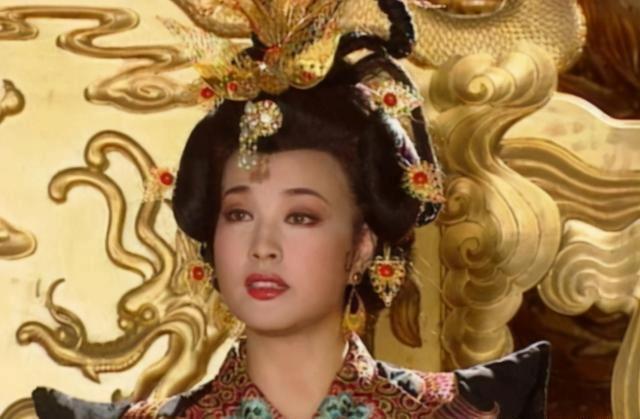 皇后|她与女儿一起伺候皇帝,43岁皇后对她说了句话,不久回家自杀了