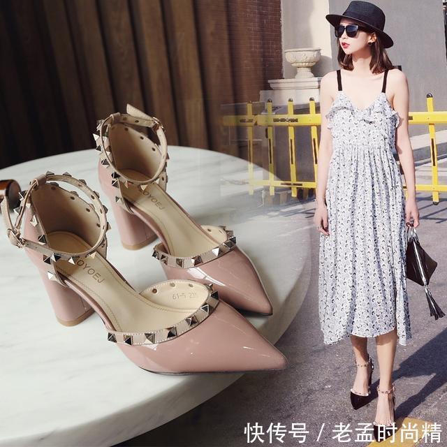 漂亮女人要懂得拒绝平庸,今年流行铆钉凉鞋,分分钟“扎”你心