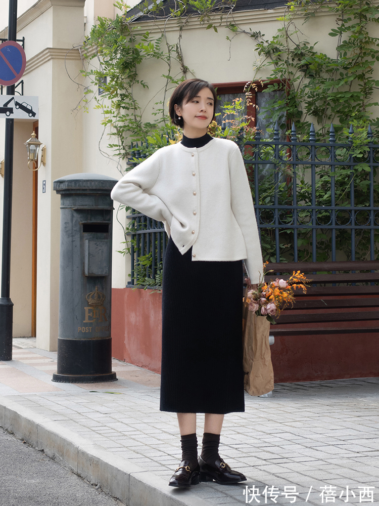 早冬|早冬如何穿才优雅?搭配组合“针织开衫+半身裙”,内搭外穿都美