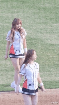 |搞笑GIF:妹子你是真会玩,摔下来的那一刻肯定后悔了吧!