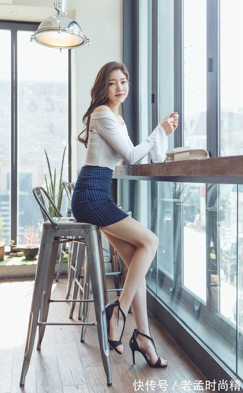 气质 朴正允OL气质短裙+破洞紧身牛仔裤双重视觉享受