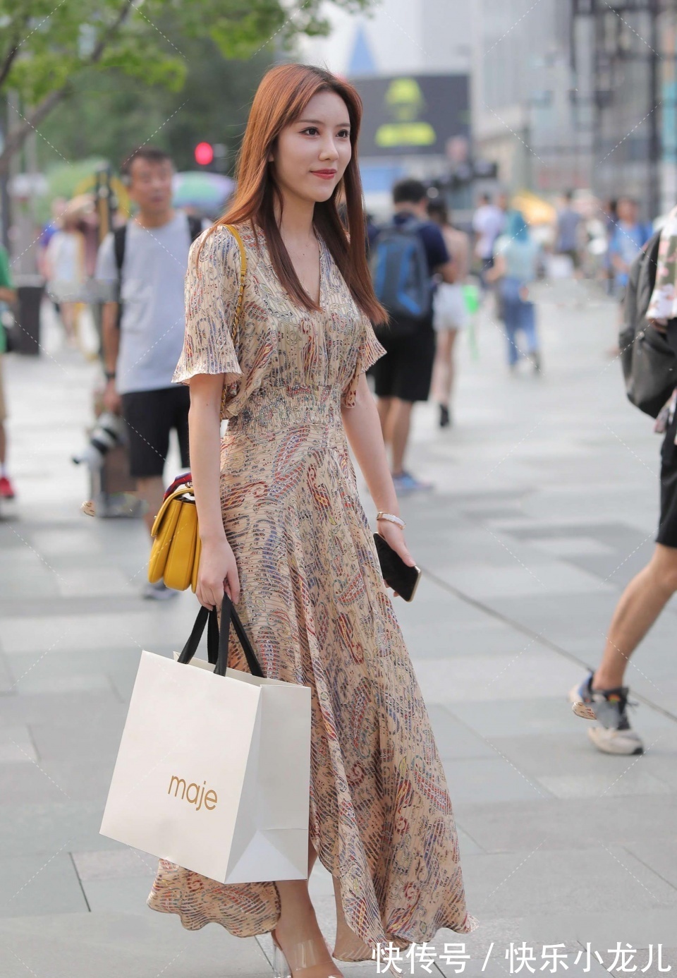 美女|以她高贵的外表，精致的高跟鞋，这种美女恐怕不容易驾驭