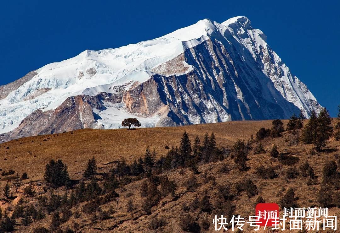 杨涛|十二年追峰路：他为山峰拍“证件照”贡嘎山高度做网名｜图集