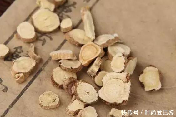 老中医黄芪是一宝，喝黄芪水有12大好处，一起来了解下