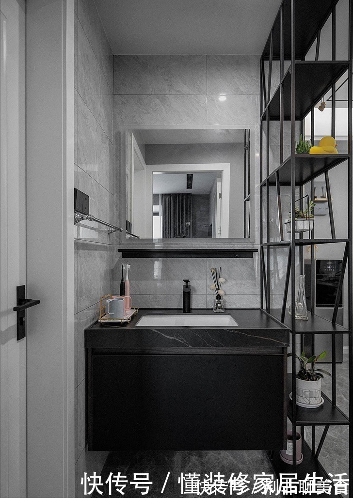 客厅|花15W装修104㎡三居室,现代风格实景,全房满满的高级感