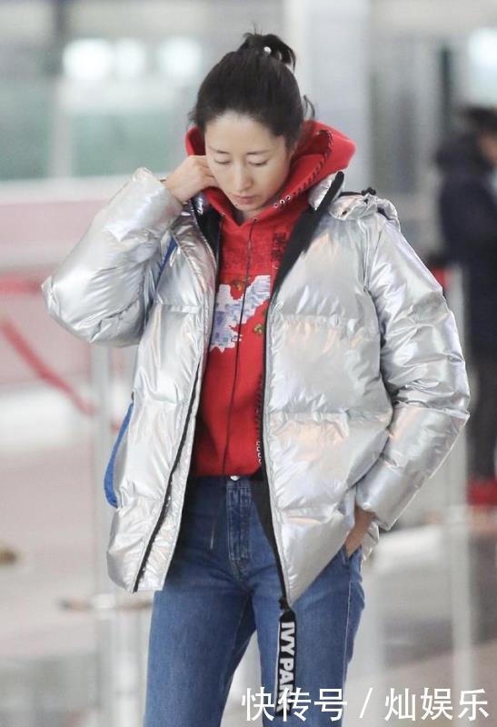 今冬最火穿搭：羽绒服+卫衣，记住这些搭配技巧，穿出时髦减龄范