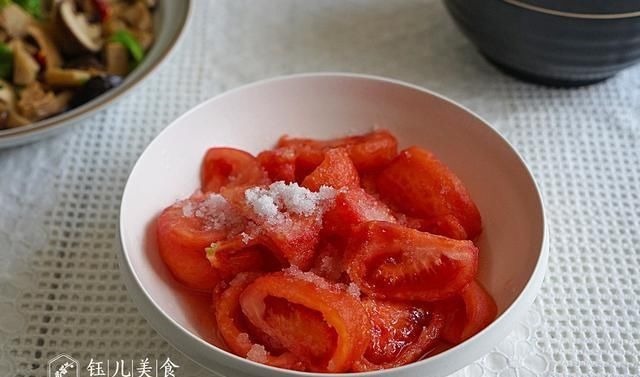 苏北一家四口的午餐火了,4菜1汤,营养又美味,网友被馋到流口水