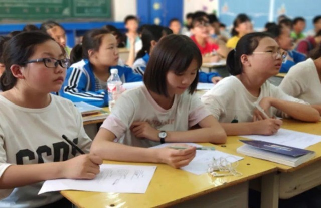 |学霸荣登校园“光荣榜”,另类获奖感言太搞笑,网友:天生段子手