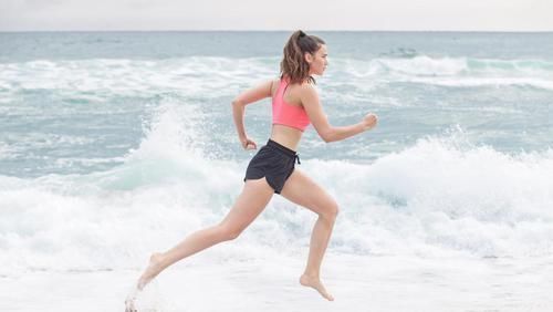 脚掌|跑步的时候，如何掌握身体姿势和动作要领？