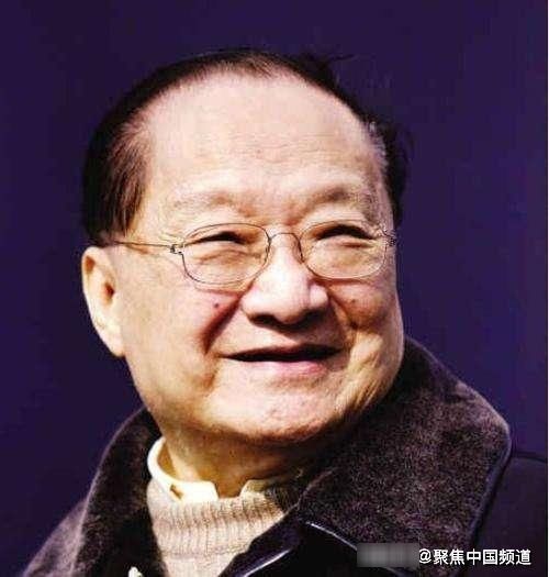 书法艺术!金庸先生的书法潇洒自如,有一种宁折不弯的傲骨