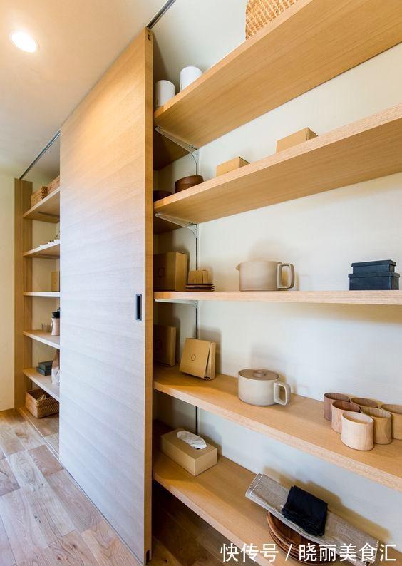 置物墙|做收纳不用柜子,整面置物墙外加滑轨门,个性不占地,少花几千块