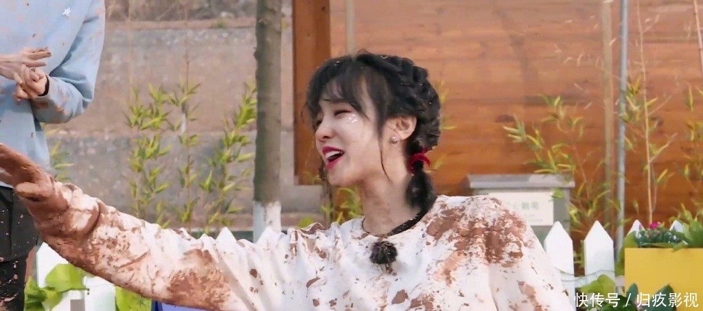 黄旭熙 本期《跑男》宋雨琦回归成唯一看点,却遭baby粉丝炮轰,游戏无聊