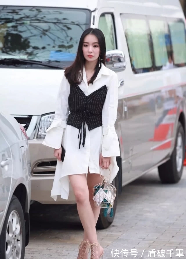 清新|清新女孩儿,一双水晶高跟鞋,把自己衬托的格外亮丽