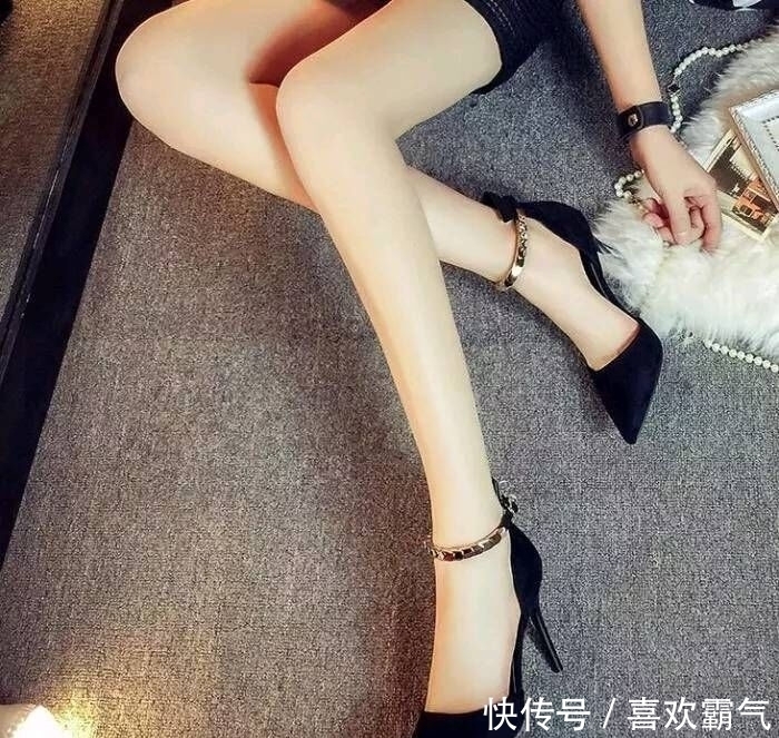 v型|简约又不失时尚感的高跟鞋，适当弧度和V型设计，增强女人自信感