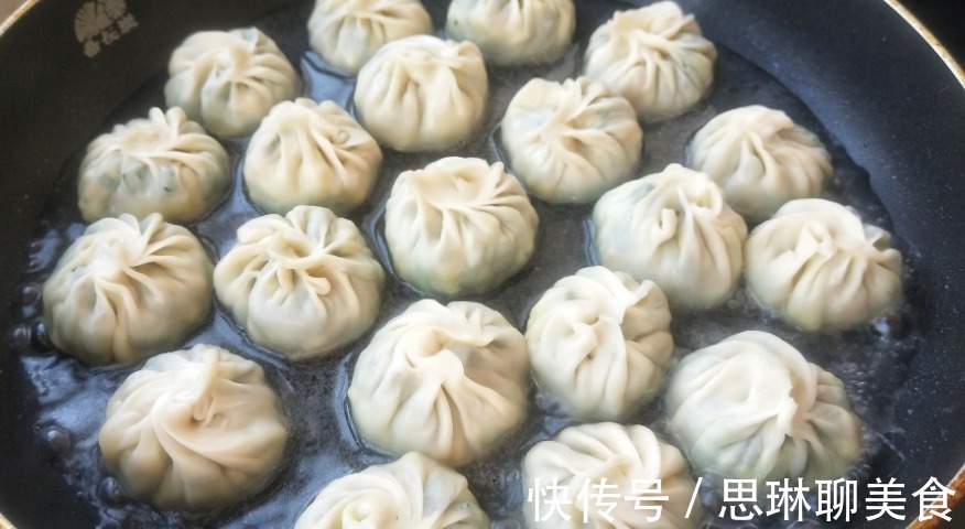 包子|做水煎包，用面粉水还是淀粉水水用错了，包子难吃发硬，没冰花