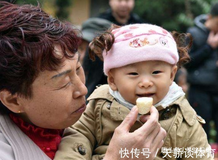 爷爷奶奶|姥姥带大的孩子,为什么更喜欢奶奶?孩子的心里话,家长最好重视