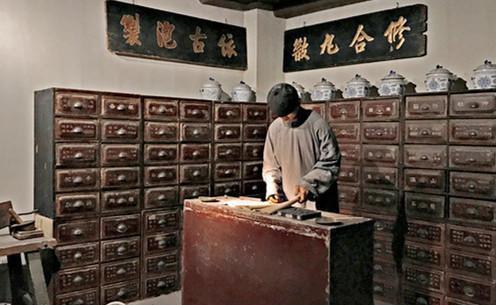 药生尘&古代郎中写下一副对联,上联但愿世间人无病下联更经典