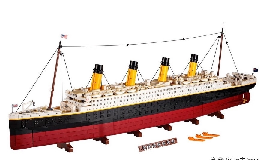 tit乐高LEGO年度巨献「泰坦尼克号」:9千多块积木,再现震撼经典