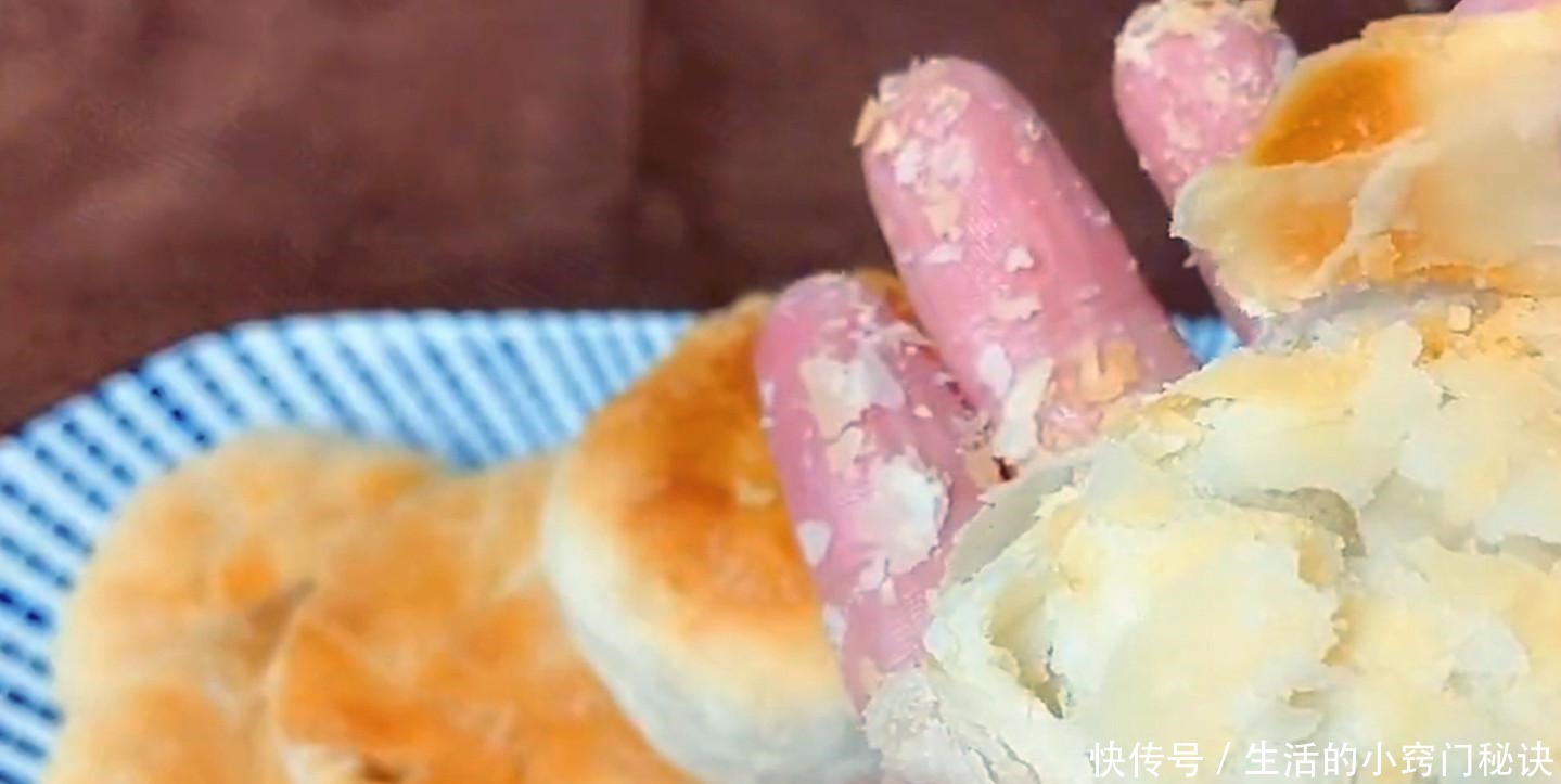香酥|椒盐酥饼,香酥掉渣,不用烤箱直接烙,咸香美味,越吃越上瘾