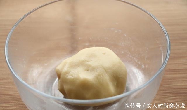 做法|家里有面粉试试这样吃,层次多又酥脆,食材简单,做法一看就会