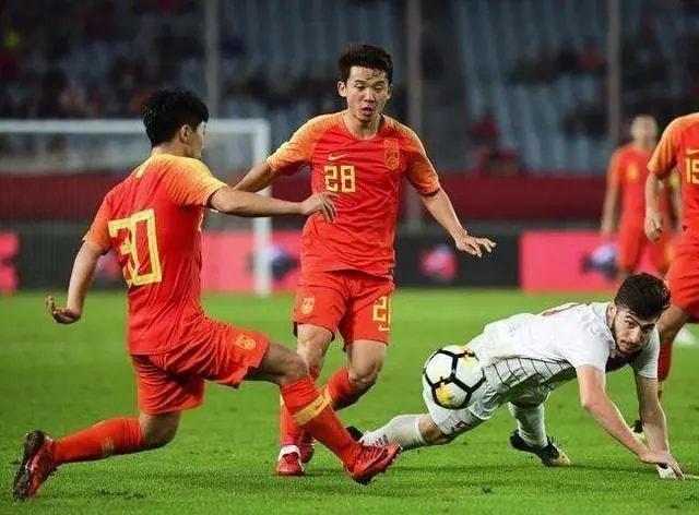 国青|凌晨1点!中足联最新决定引爆争议,球迷吐槽:搞不懂中国足球
