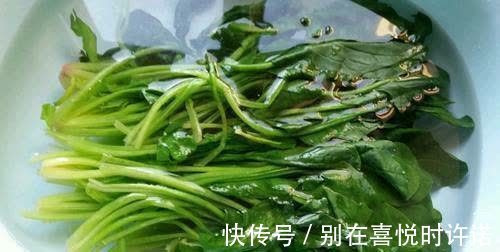 菠菜叶|菠菜配上一把“它”,血糖血压稳了,胆固醇也低了,男女不可错过