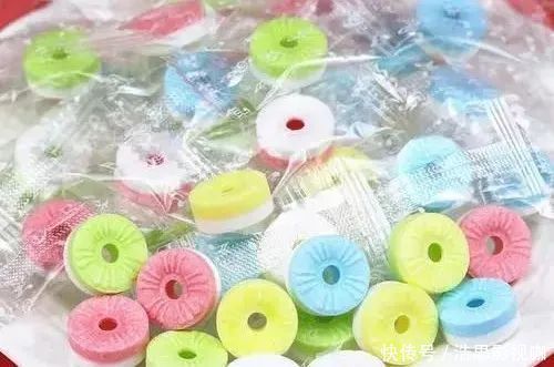 买到|那些1毛钱就能买到的零食,赌10包干脆面,95后都只吃过2种