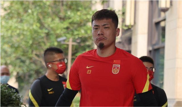 首发|国足对阵沙特首发预测:李铁或主打532阵型,艾克森阿兰二选一