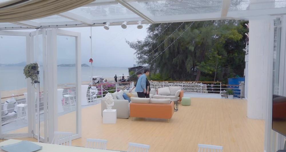 露臺|9人在三亞的城堡相處15天，享受C位超大泳池，這個戀愛綜藝太會了