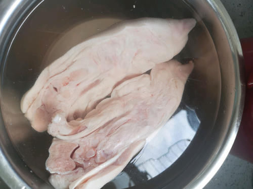 卤猪蹄,“前蹄”和“后蹄”要分清,差别挺大,弄错了难吃花冤枉钱