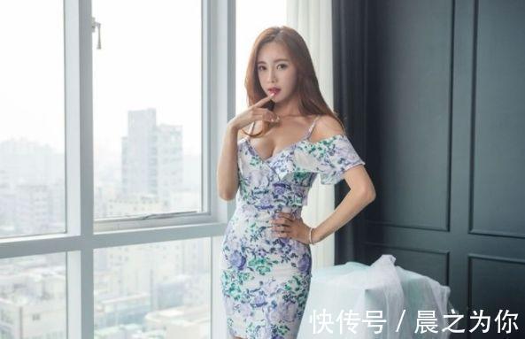 紧身裙 韵味十足的紧身裙美女,妖娆的样子显得楚楚动人!