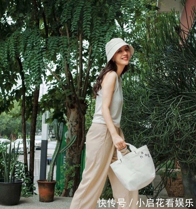 服装|做减法的服装穿搭简约又精致,既放大了魅力,又不觉得繁琐