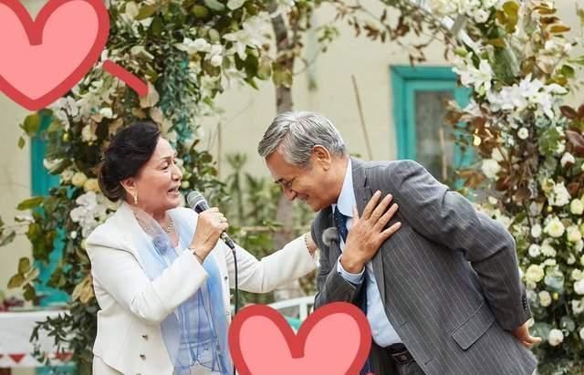 王智|李亚鹏亮相央视综艺,穿蓝袍与撒贝宁组CP,合唱王菲的歌不尴尬